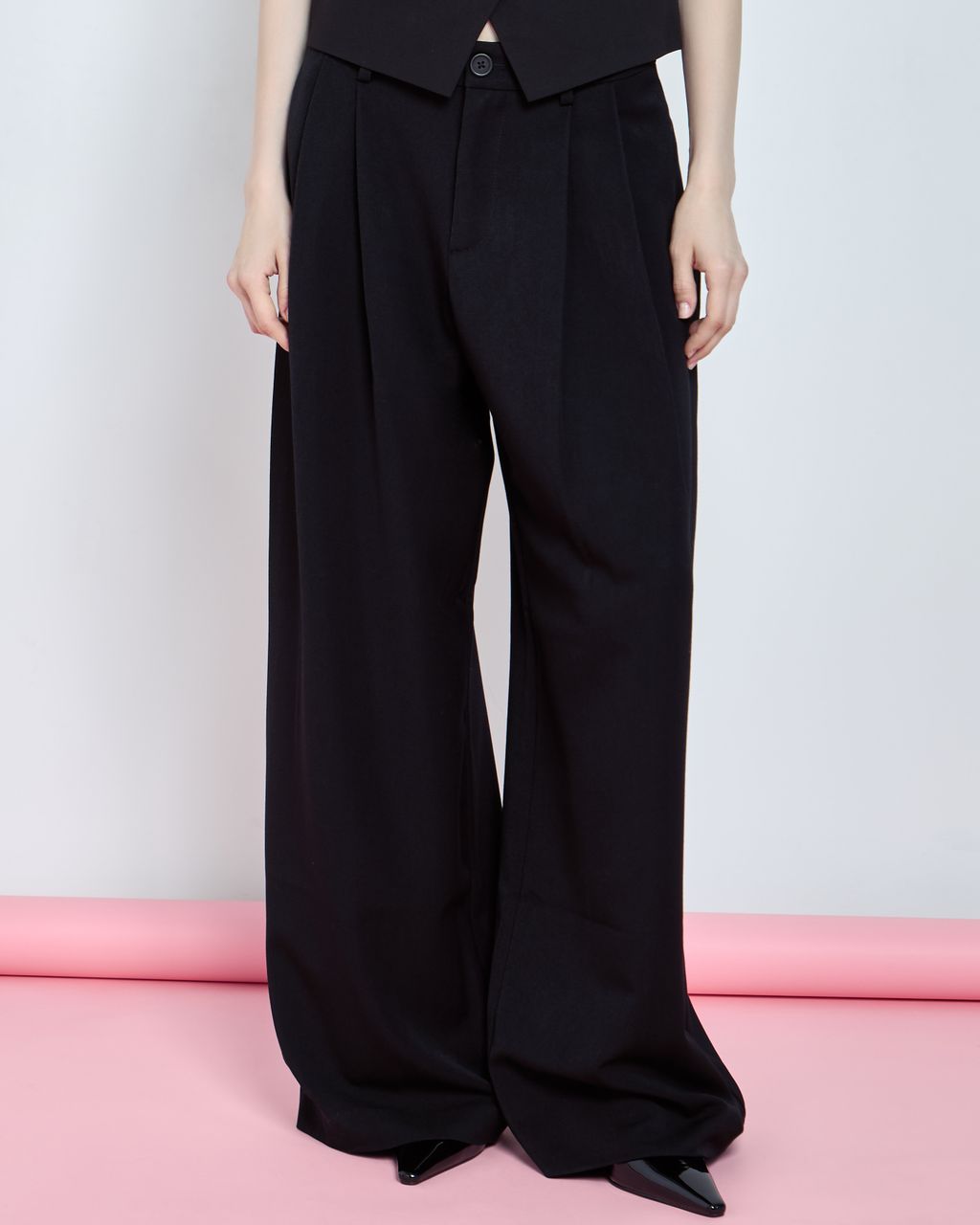 ШИРОКИЕ КЛАССИЧЕСКИЕ БРЮКИ С ДВОЙНОЙ СКЛАДКОЙ