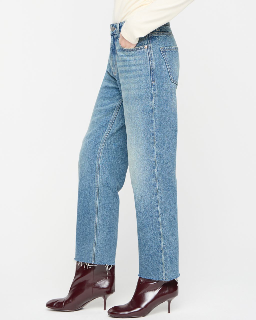CROPPED STRAIGHT JEANS WITH RAW-EDGE HEM