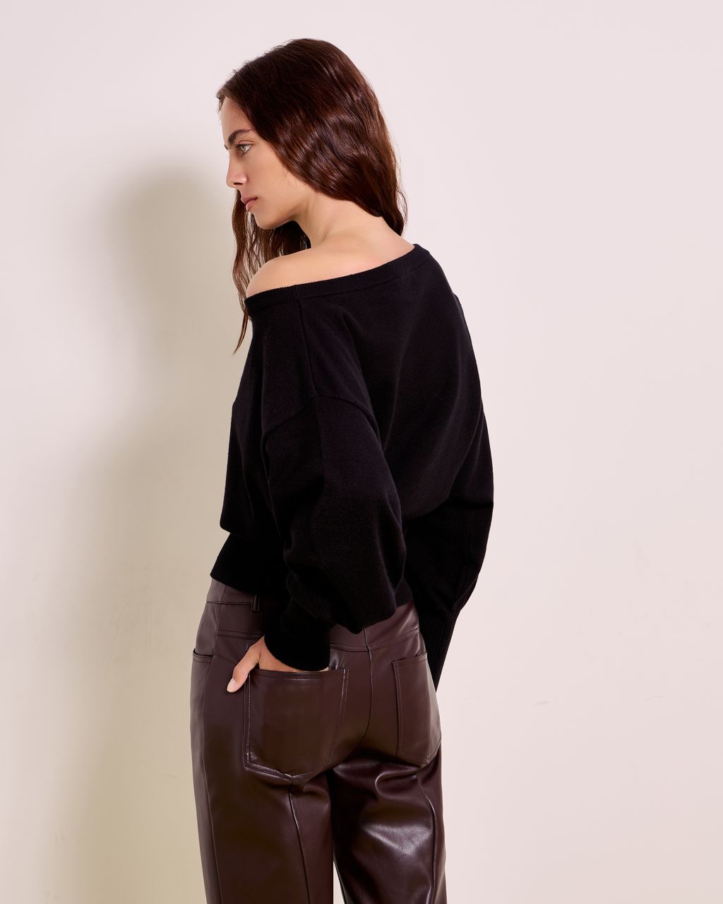 BOAT NECK SWEATER