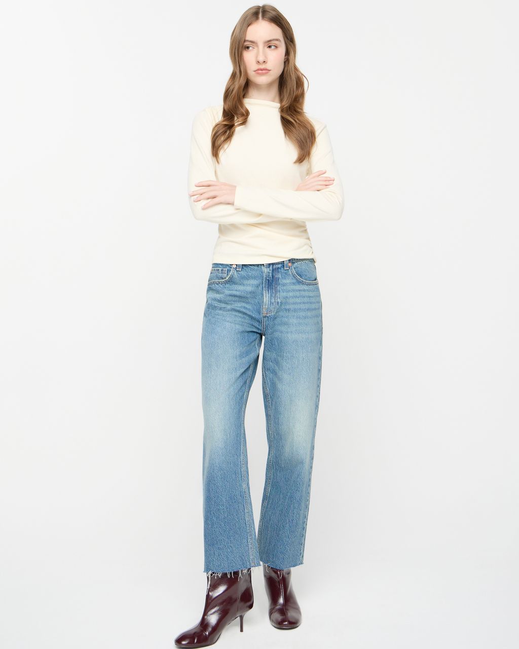 CROPPED STRAIGHT JEANS WITH RAW-EDGE HEM