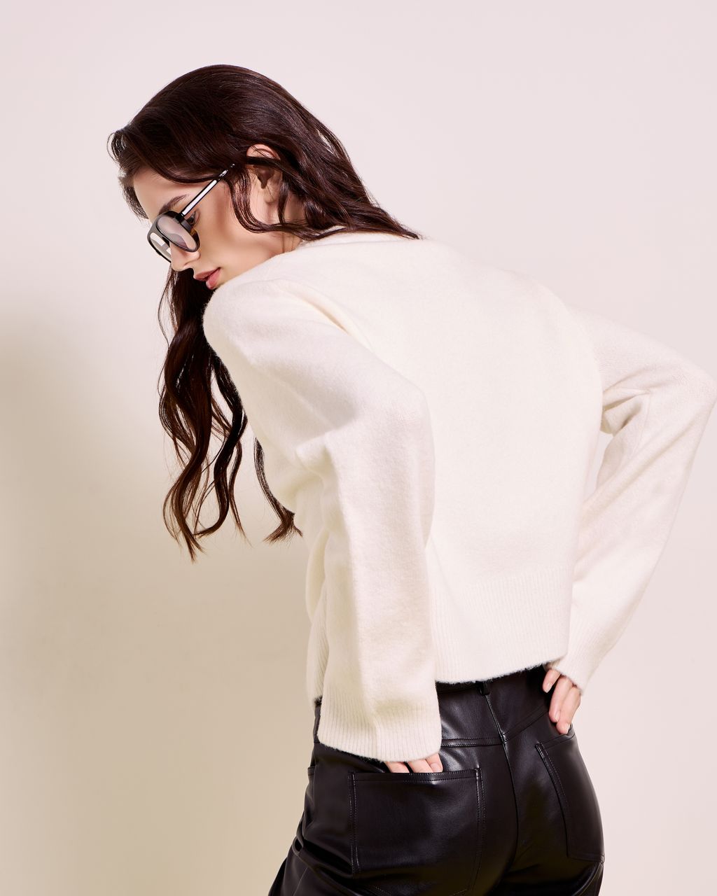ROUND NECK WOOL ADDED SWEATER