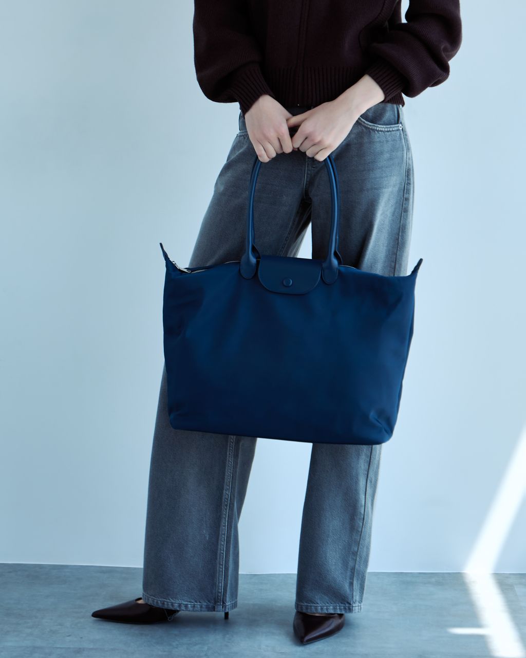 OVERSIZED TOTE BAG WITH FLAP CLOSURE