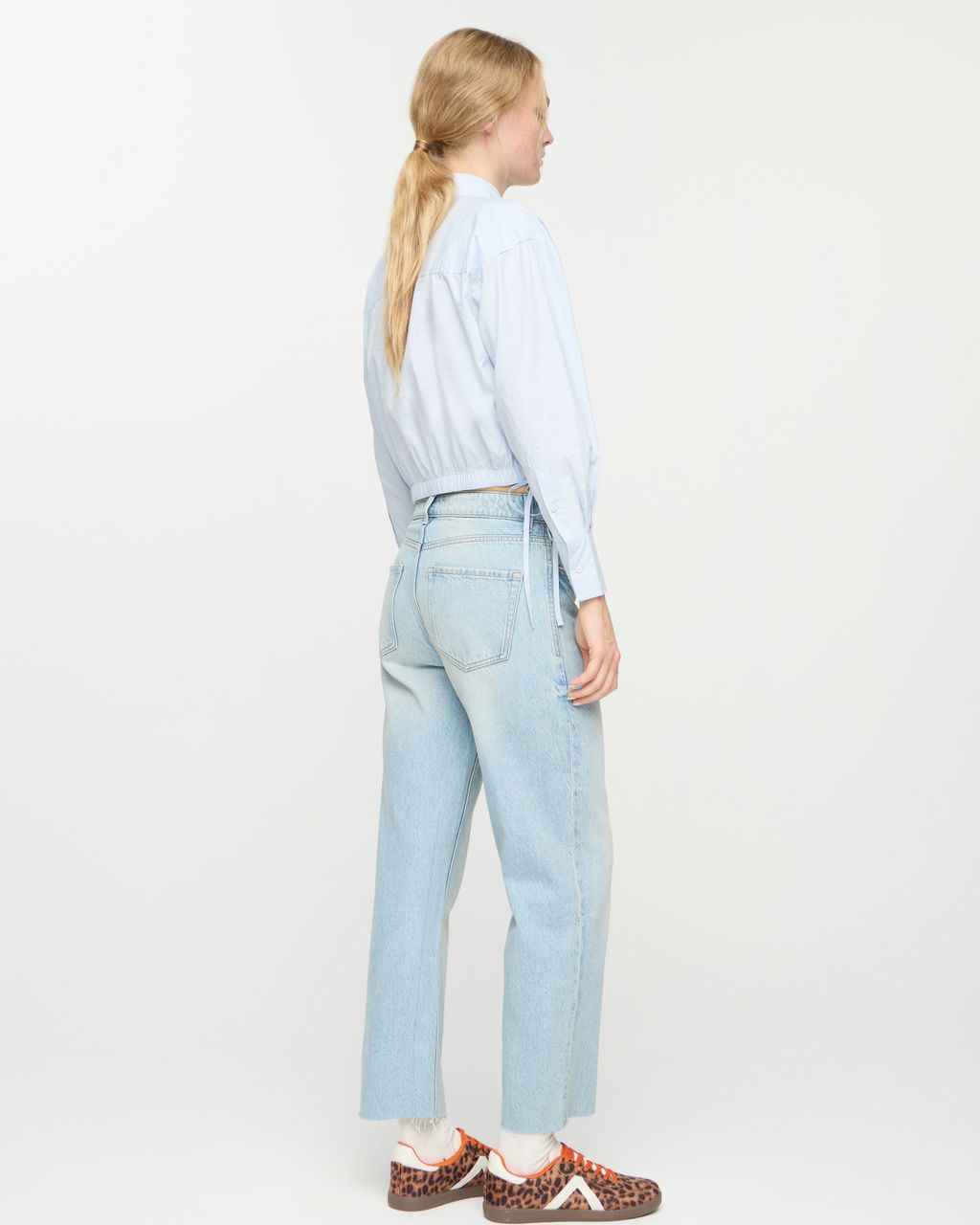 CROPPED STRAIGHT JEANS WITH RAW-EDGE HEM