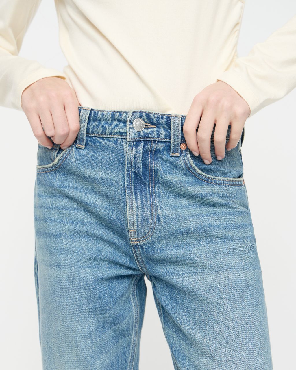 CROPPED STRAIGHT JEANS WITH RAW-EDGE HEM