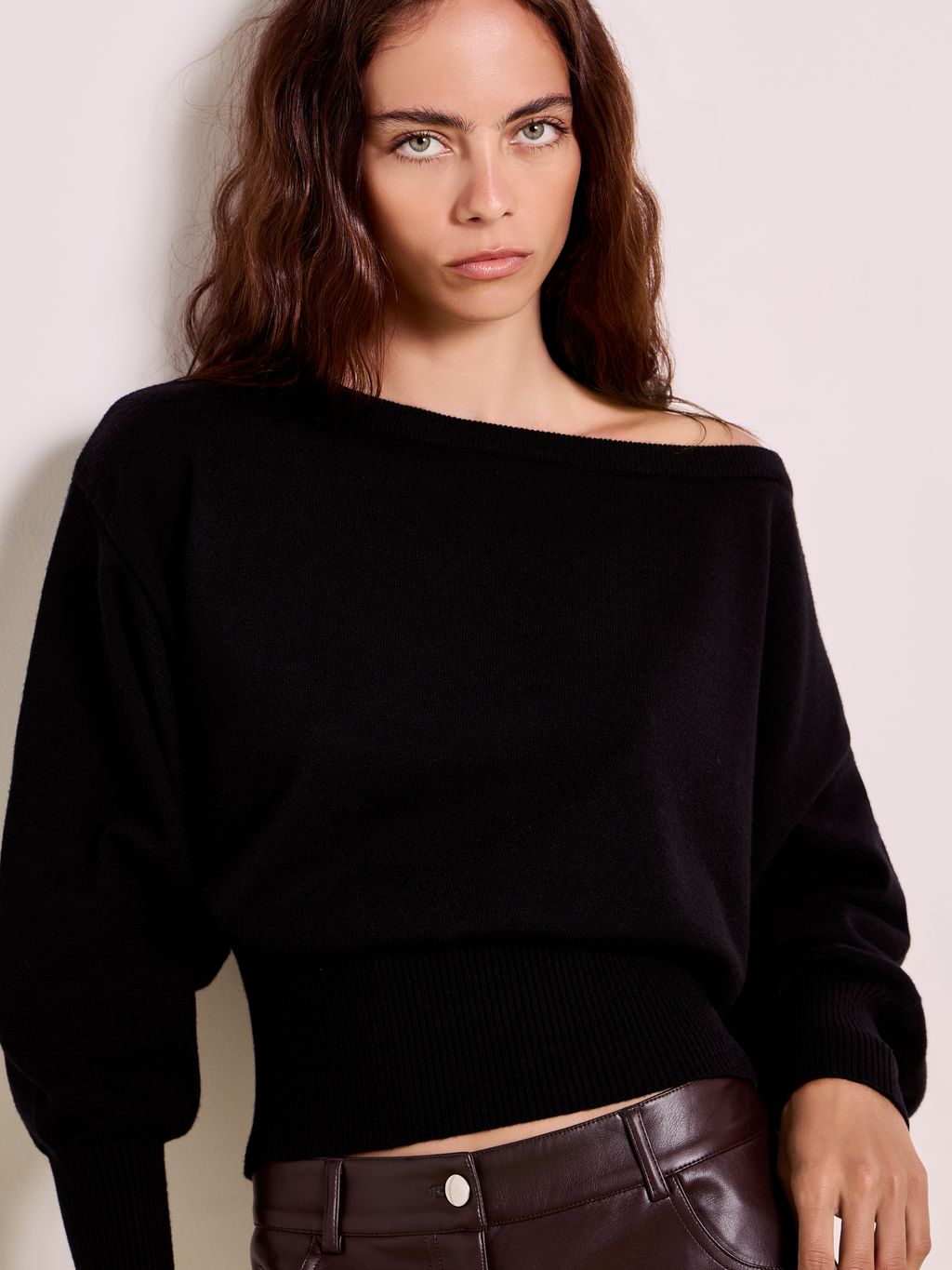 BOAT NECK SWEATER