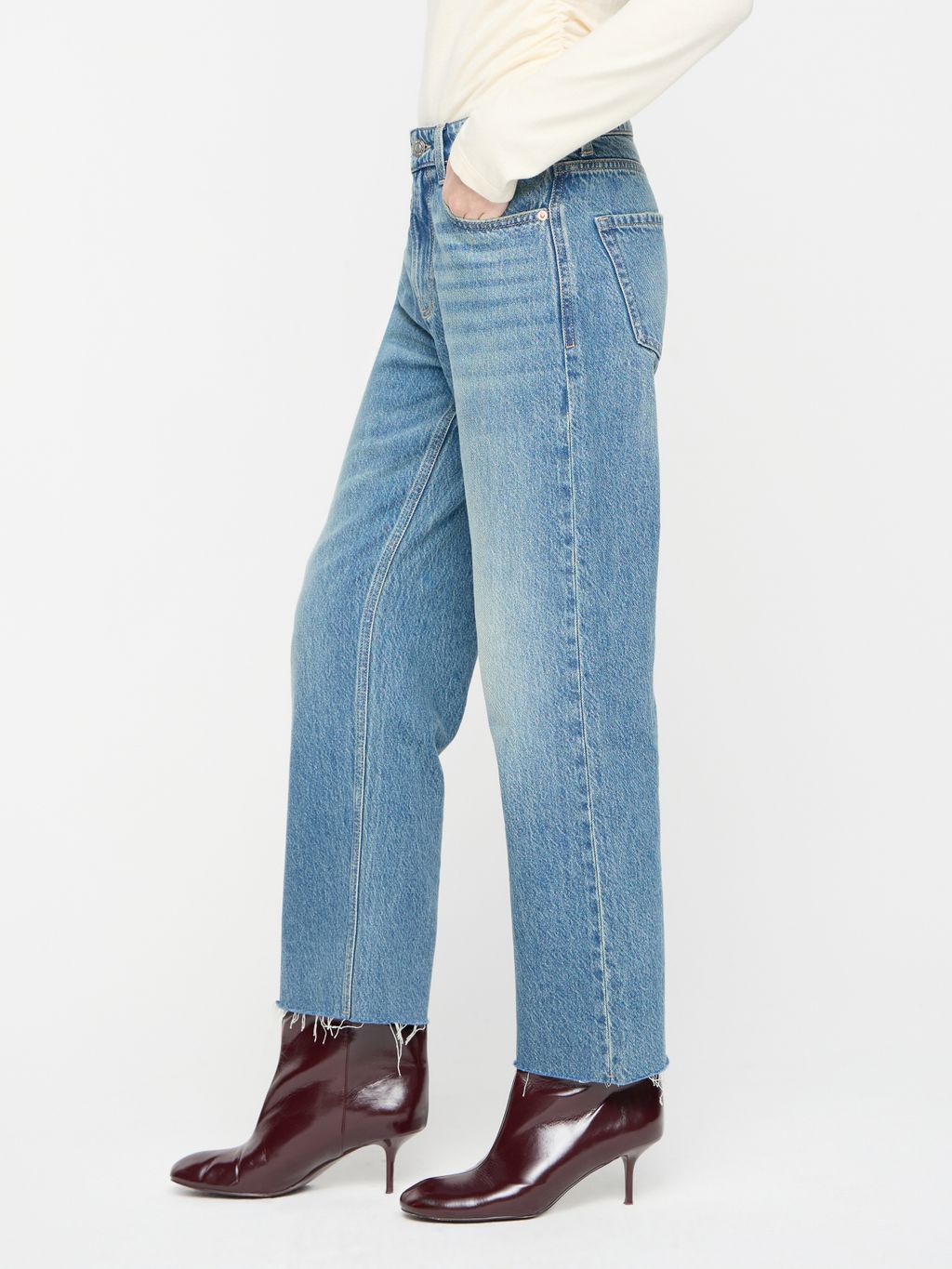 CROPPED STRAIGHT JEANS WITH RAW-EDGE HEM
