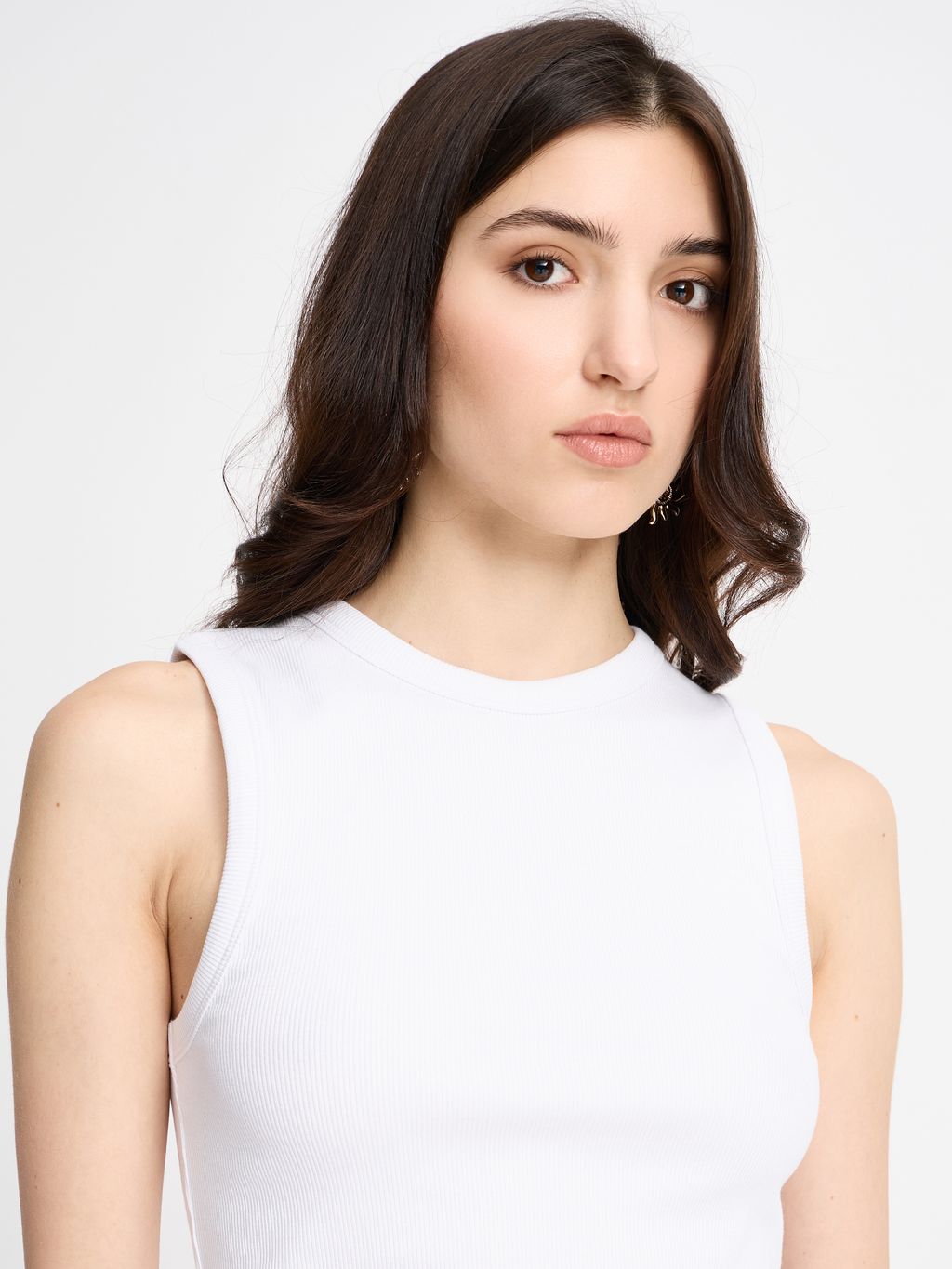 BASIC TANK TOP WITH A CREW NECK