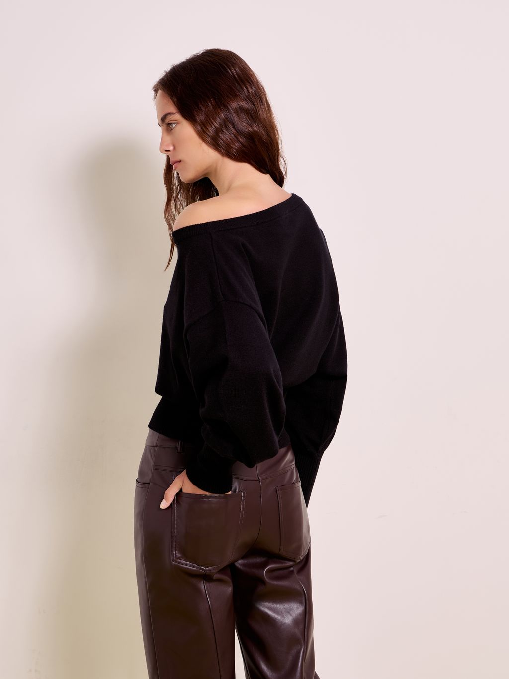 BOAT NECK SWEATER