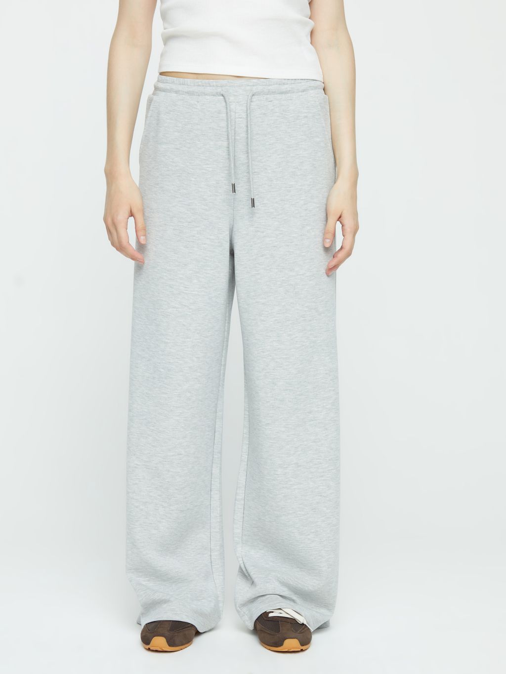 МЯГКИЕ ДЖОГГЕРЫ СВОБОДНОГО КРОЯ С МОДАЛОМ В СОСТАВЕ