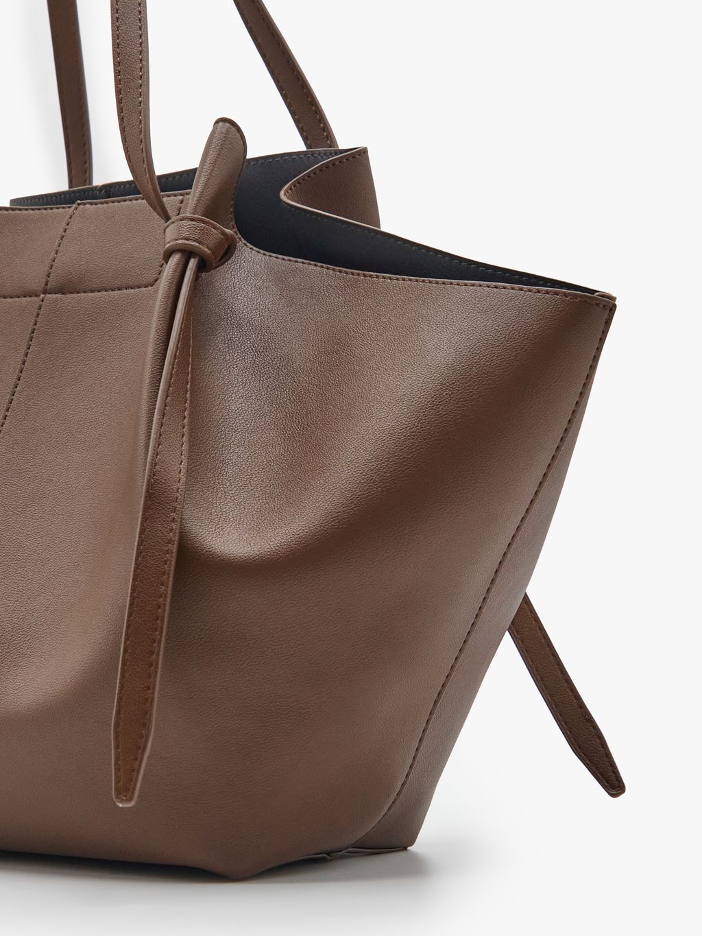 LEATHER-EFFECT VOLUMINOUS TOTE BAG