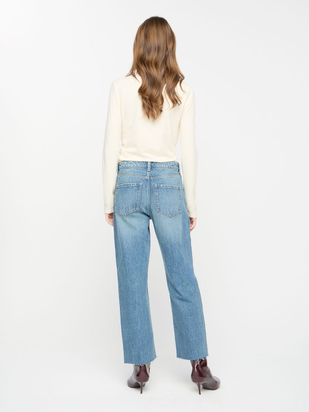 CROPPED STRAIGHT JEANS WITH RAW-EDGE HEM