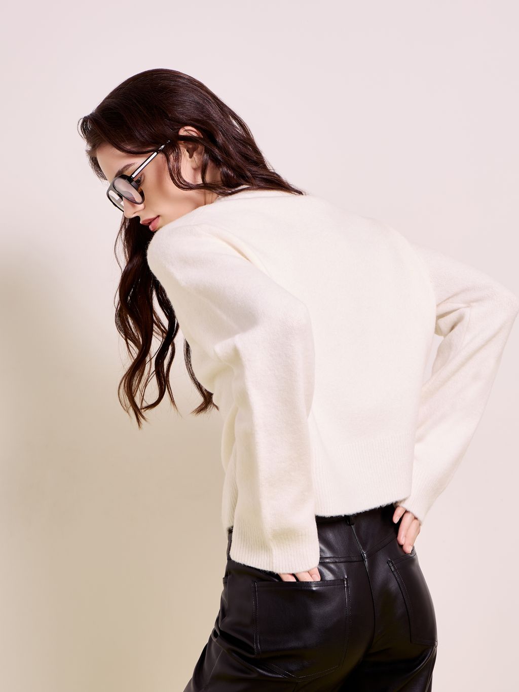 ROUND NECK WOOL ADDED SWEATER