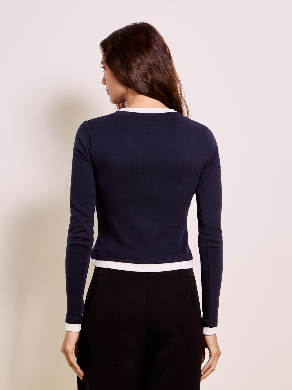 ДВУСЛОЙНЫЙ ЛОНСГЛИВ С V-ОБРАЗНЫМ ВЫРЕЗОМ