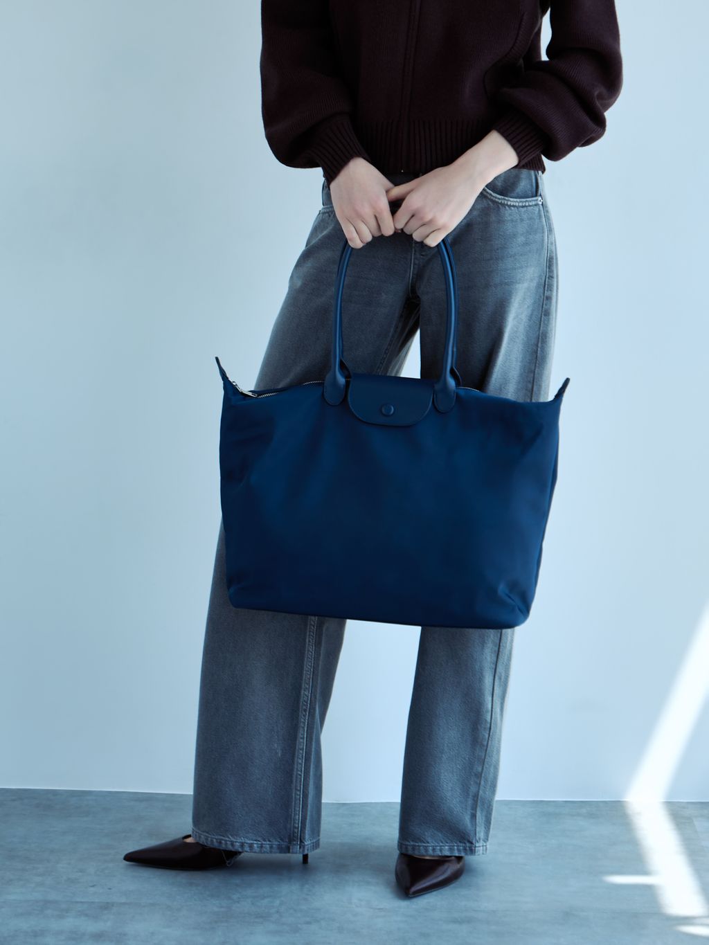 OVERSIZED TOTE BAG WITH FLAP CLOSURE