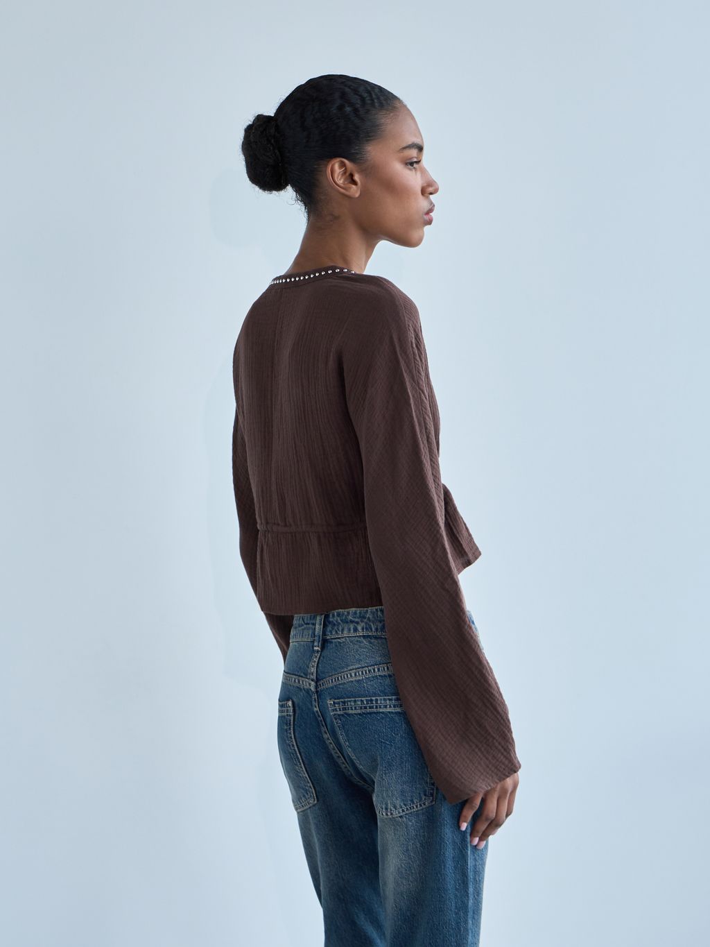 CROPPED TEXTURED TIE-FRONT BLOUSE