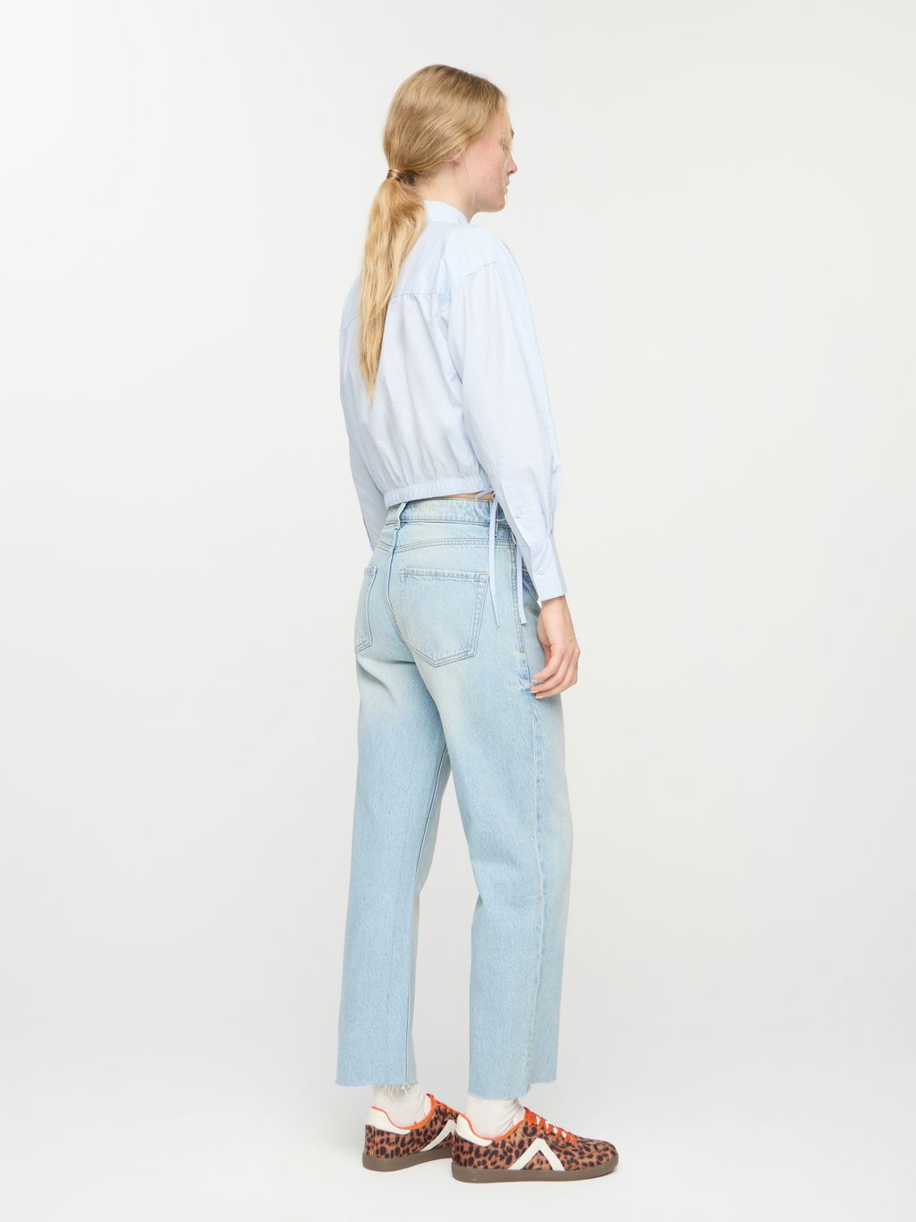 CROPPED STRAIGHT JEANS WITH RAW-EDGE HEM