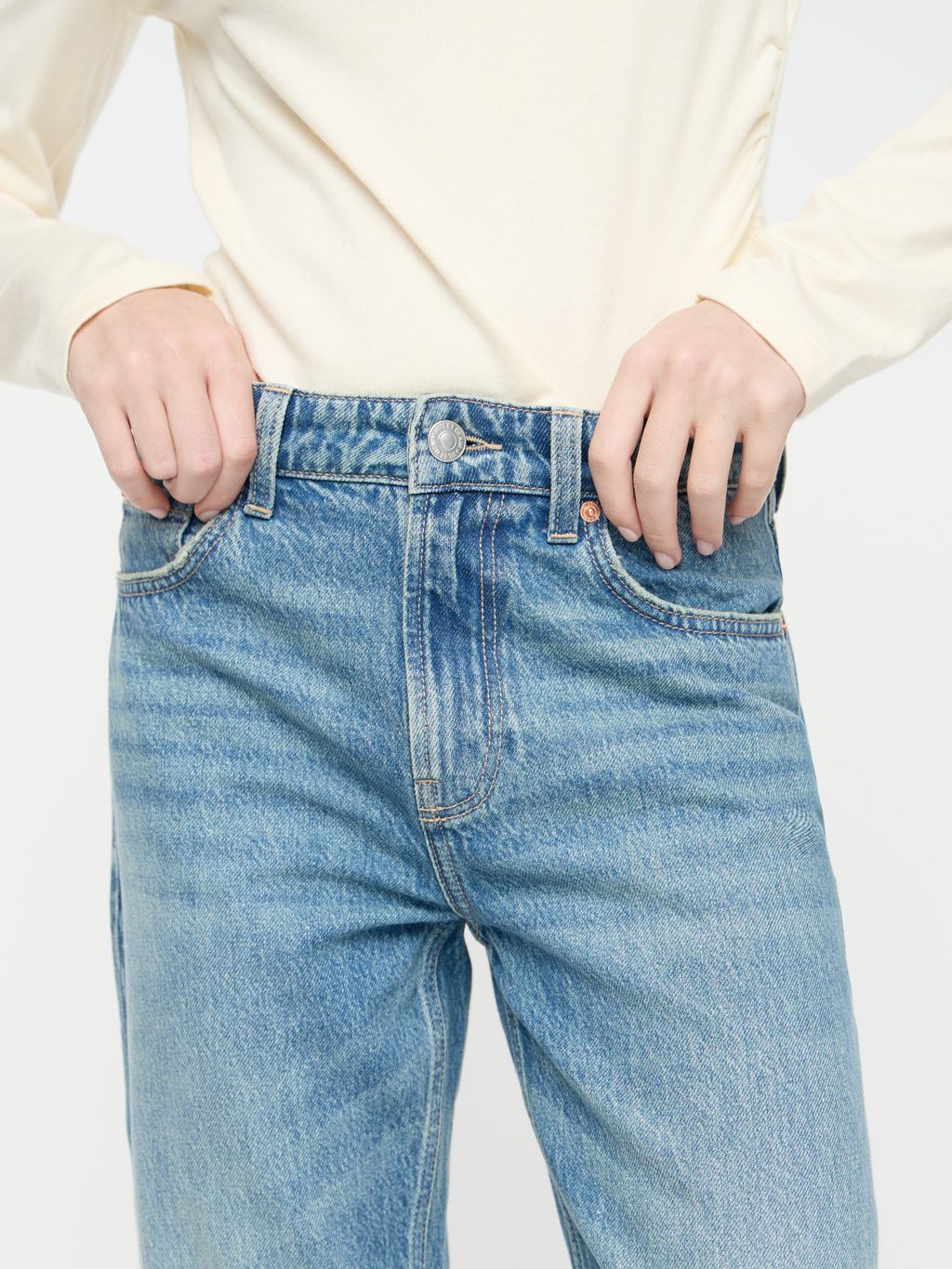 CROPPED STRAIGHT JEANS WITH RAW-EDGE HEM